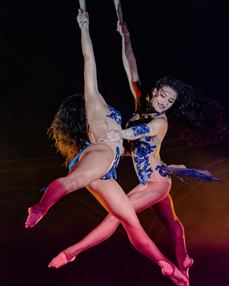 Circo en Navidad 2024 - Sant Cugat. Las Hermanas Raluy con su nuevo número acrobático del espectáculo AMUZA