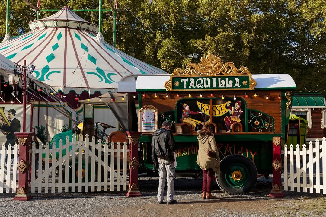 Circ Raluy a Olot. Venda d'entrades al Carromato Taquilla