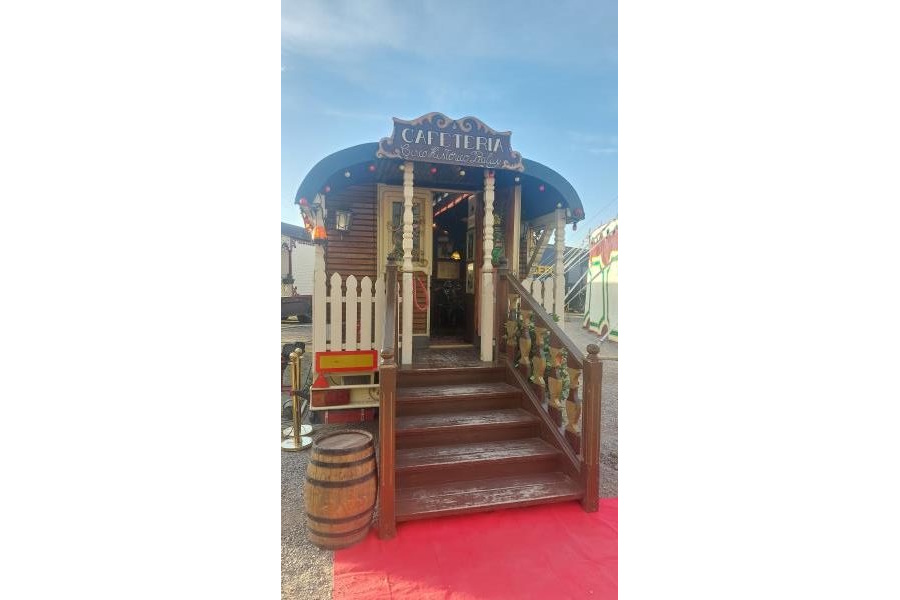 Carromato Cafetería del Circo Raluy: 100 años de historia. Entrada al Carromato Cafetería