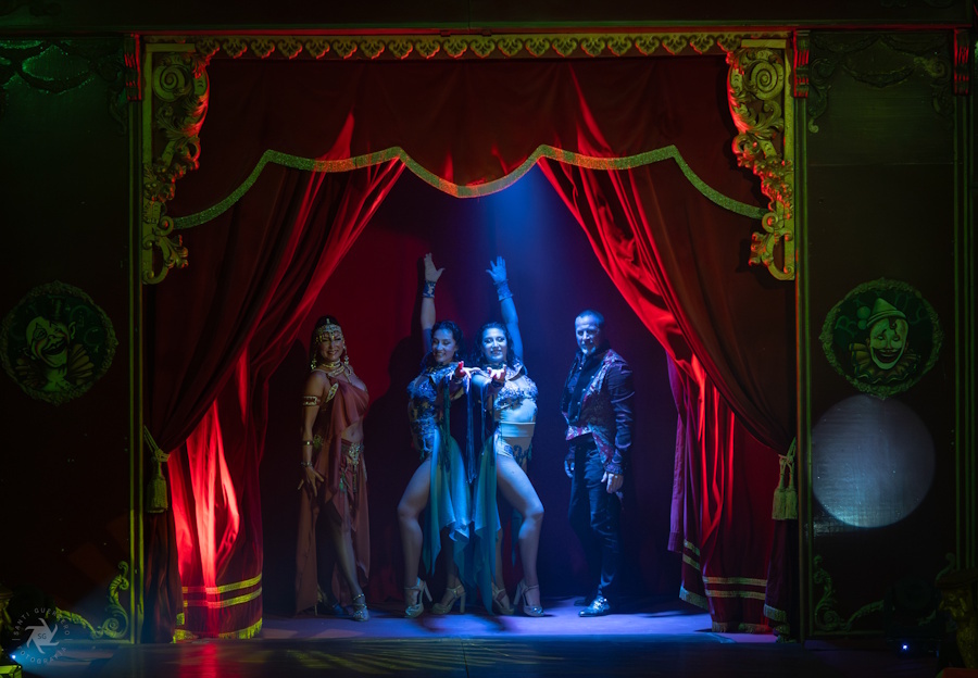 Circo Raluy en Lleida con el espectáculo Terra. Rosa Raluy, William Giribaldi y las Hermanas Raluy saludando al público.