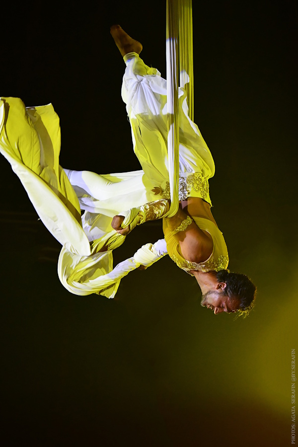 Circo Raluy en Lleida con el espectáculo Terra. Número de telas de Aljosha Coatti