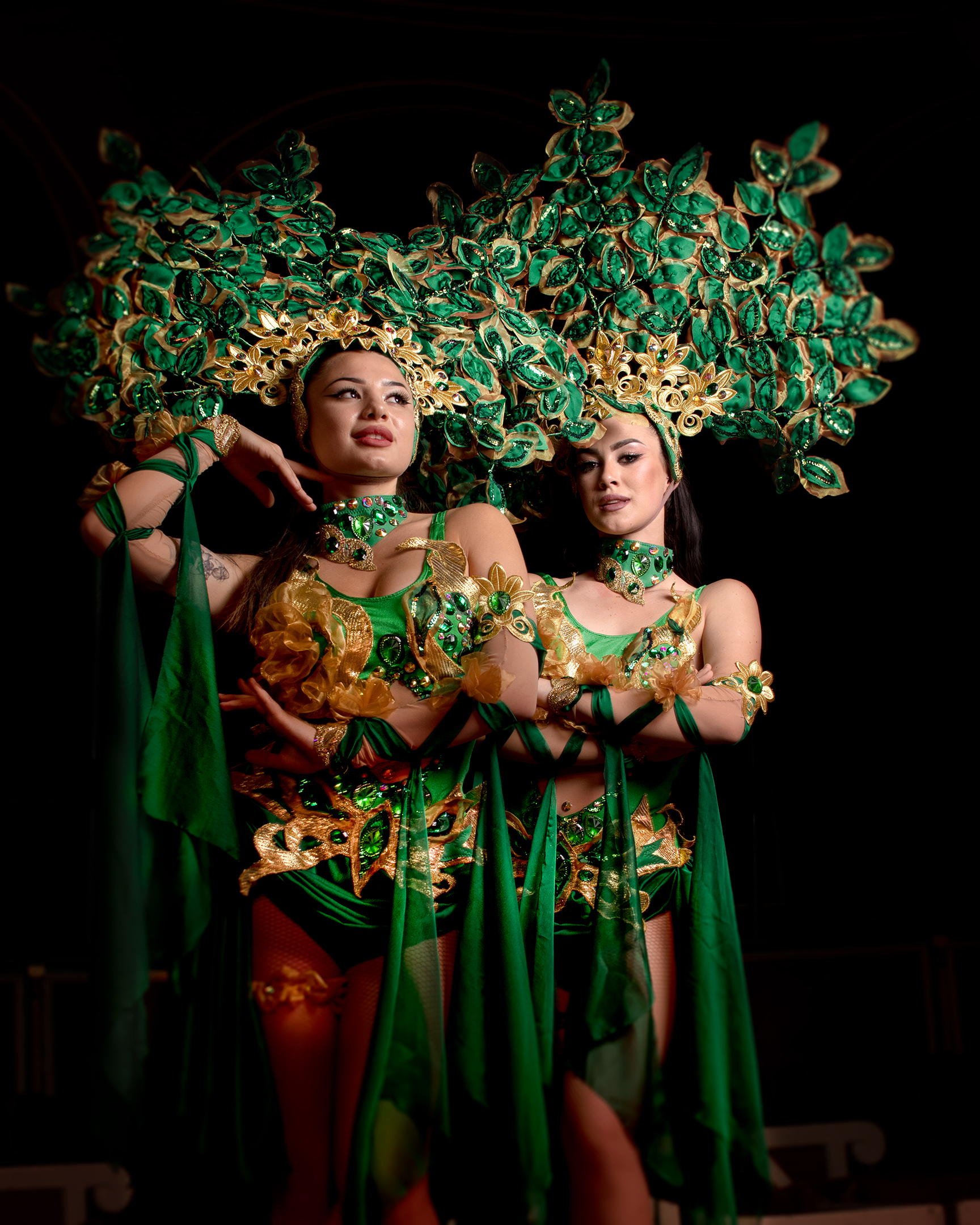 Foto de 2 artistas del Raluy con su espectáculo Terra. Circo en Navidad 2025