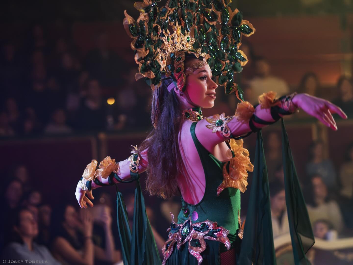 Circo en Palamós Circo en Palamós. Lidia Alimova con los trajes del espectáculo Terra