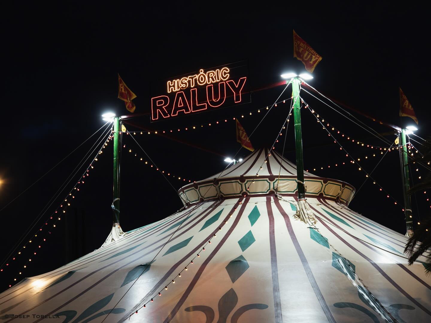 Circo en Palamós Circo en Palamós. Exterior de la carpa del Raluy