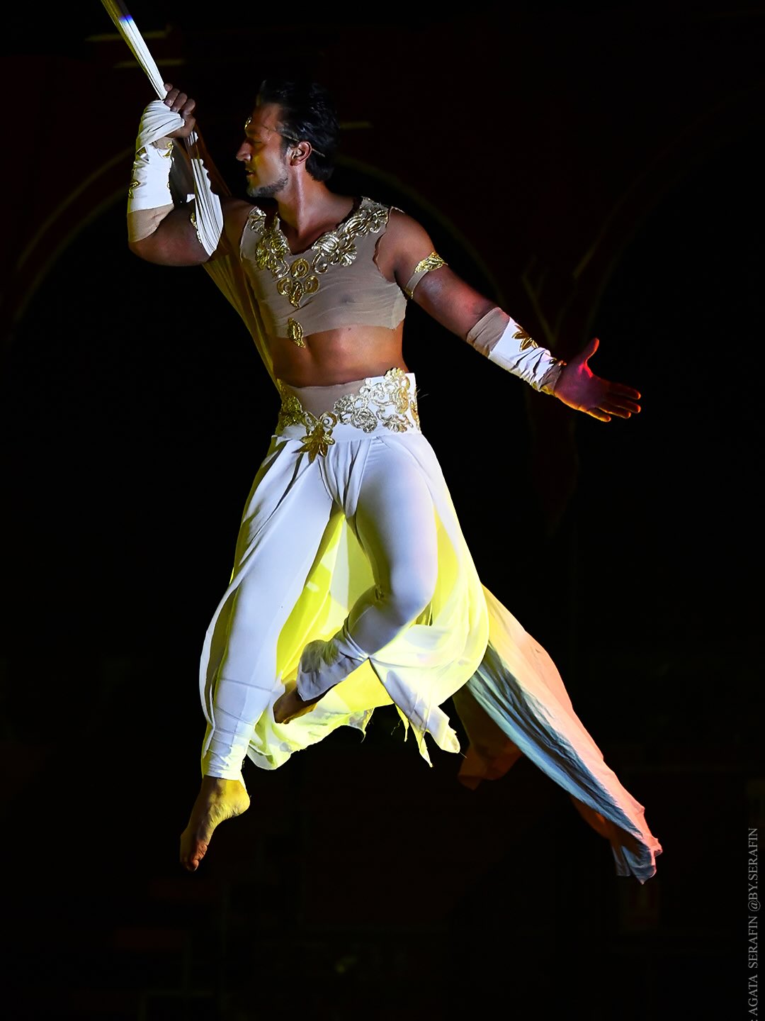 Circo en Roses. Aljosha Coatti actuando.