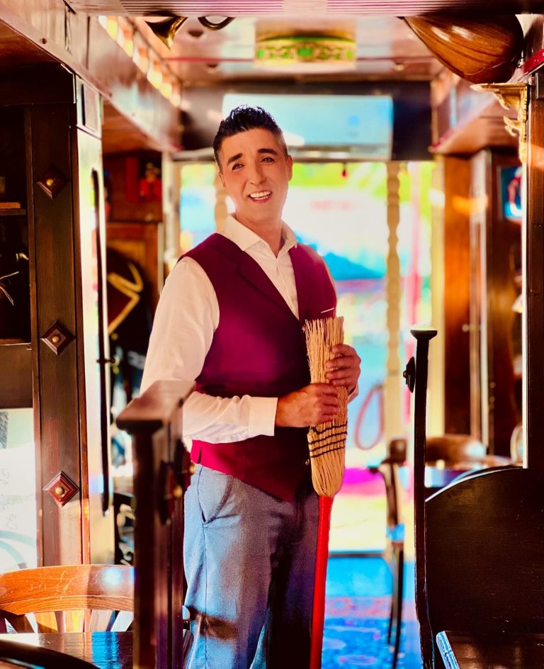 Sandro Roque, artista del Circo Raluy. Actuación en Costa Brava.