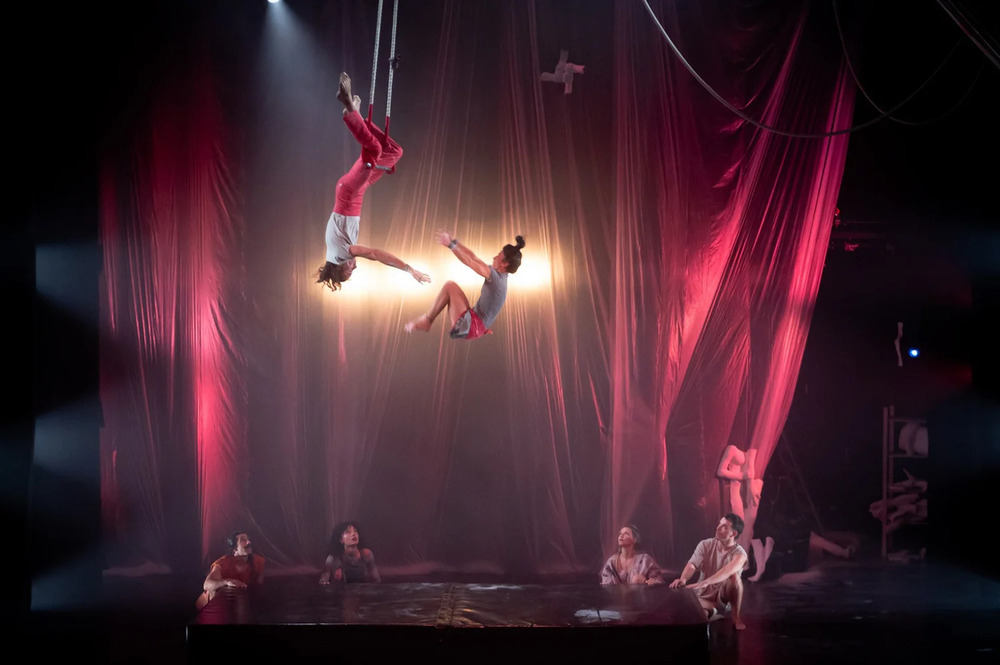 Espectáculo de circo en un teatro