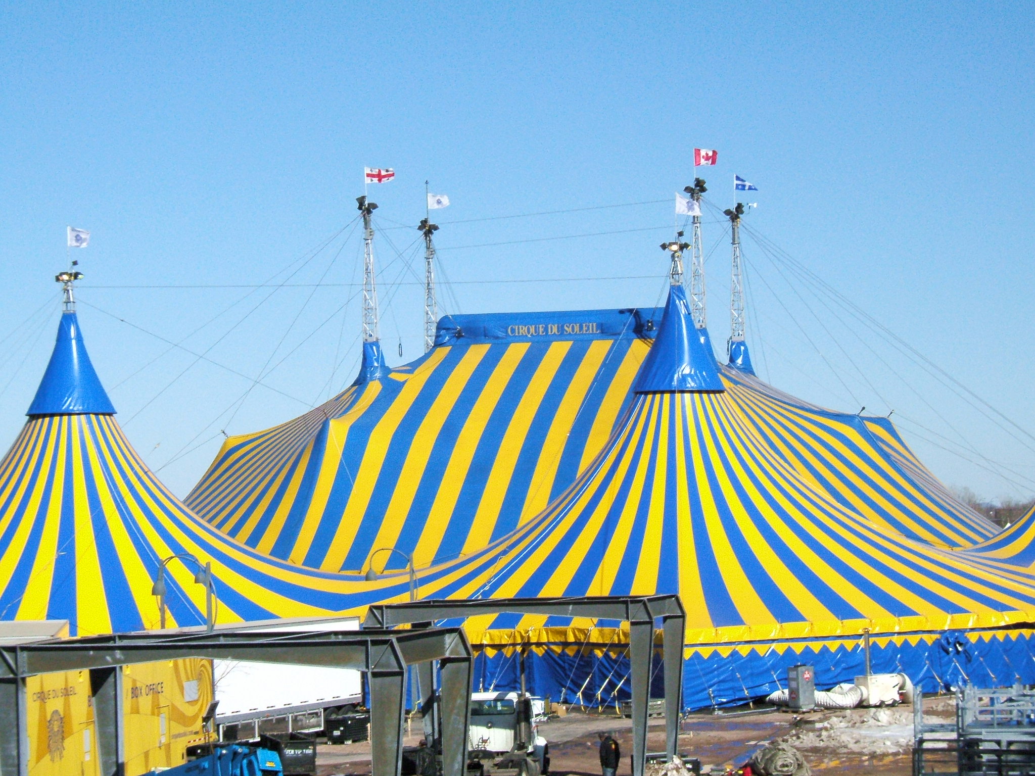 Circo en carpa, como el Cirque du Soleil