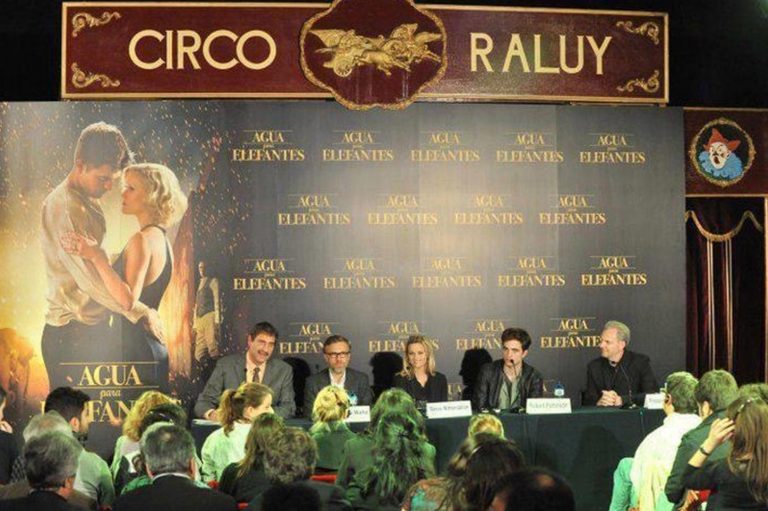 Como agua para elefantes. Evento de estreno en el Circo Raluy. Robert Pattinson, Reese Witherspoon y director en la presentación.