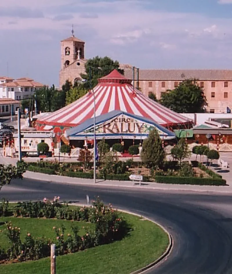 El Circo Raluy celebra su 75 aniversario en Zaragoza con "Un mar de ilusiones".