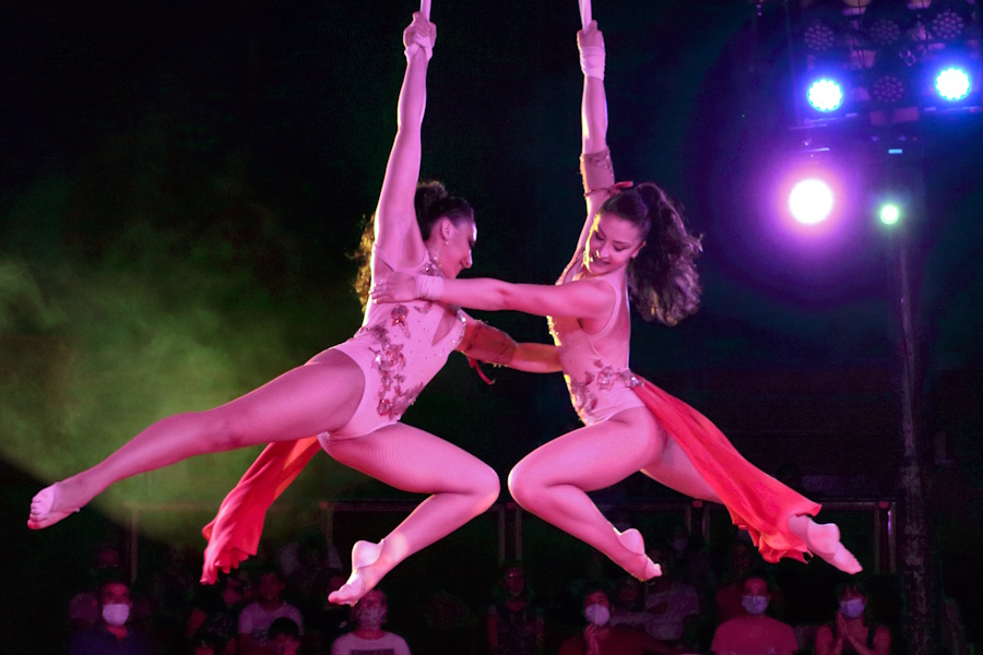 Hermanas Raluy-2 Instagram de las Hermanas Raluy. Número de telas