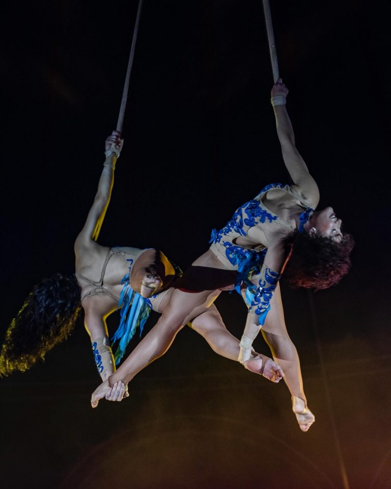 Hermanas Raluy en un número acrobático-2. En las Fires de Sant Narcis, Girona