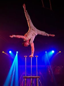 Puente de la Constitución. Espectáculo Terra. Equilibrista