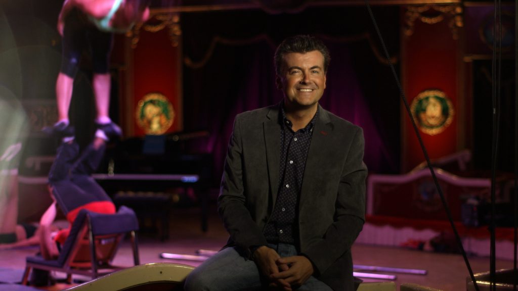 This is Opera en el Raluy con Pagliacci. Presentador del programa en la pista del Raluy