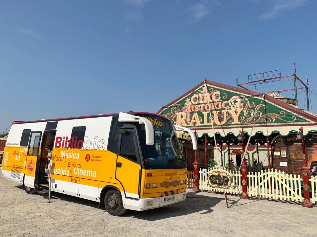 El Bibliobús visita el Circo Raluy Histórico