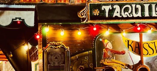 Circo Raluy. Espectáculo TERRA en Vilanova y la Geltrú. Carromato taquilla del circo